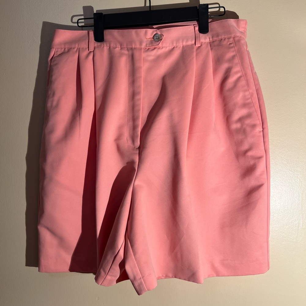 Women’s Izod Pink Golf Dress Shorts Size 14
